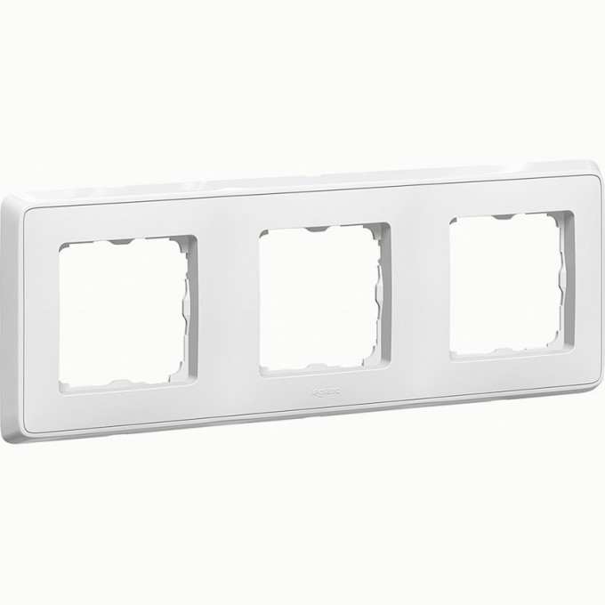 Рамка LEGRAND Cariva 3 поста горизонтальный/вертикальный монтаж белый 773653 Рамка LEGRAND Cariva 3 поста горизонтальный/вертикальный монтаж белый 773653